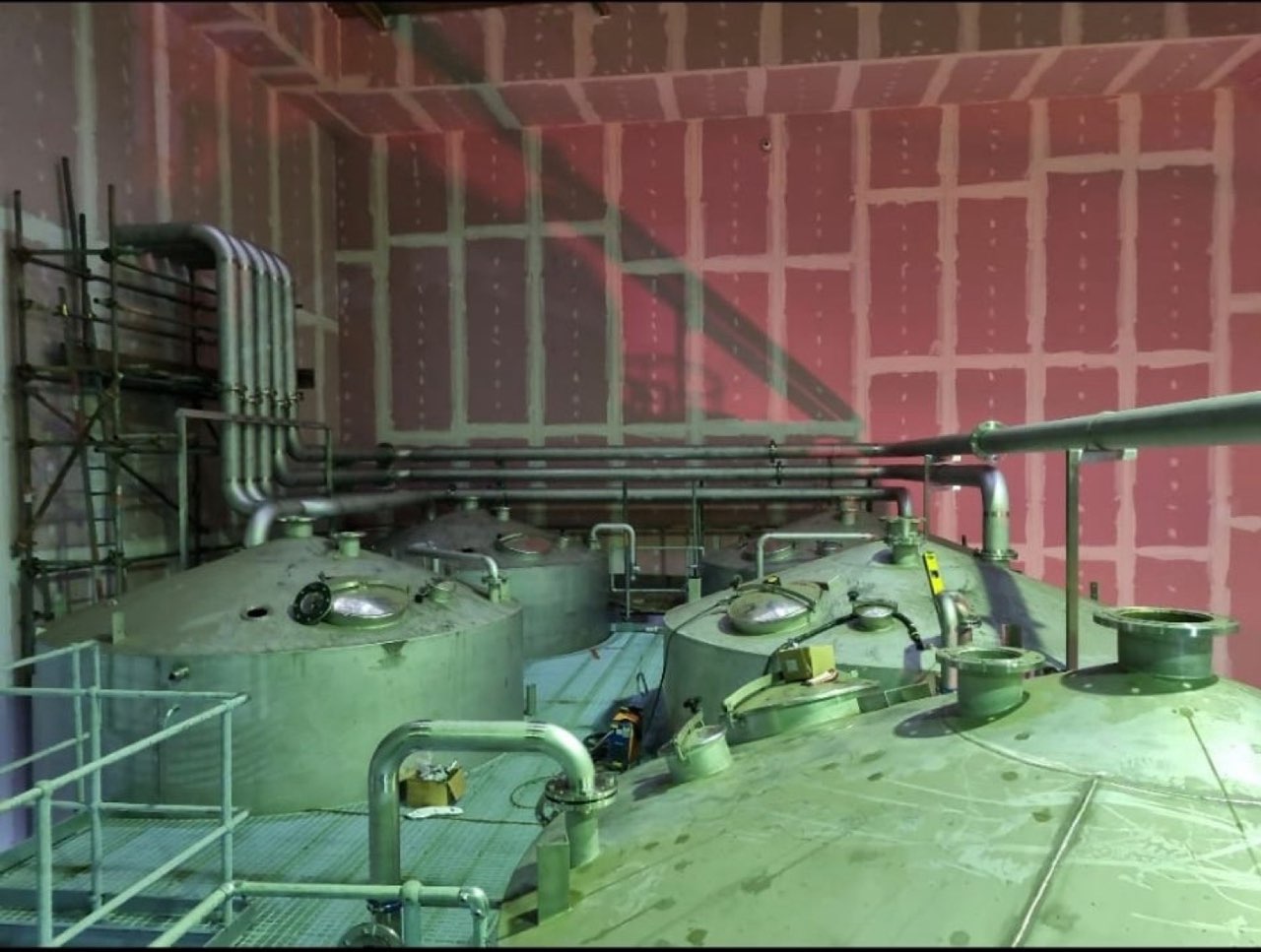 Pipework around process vessels